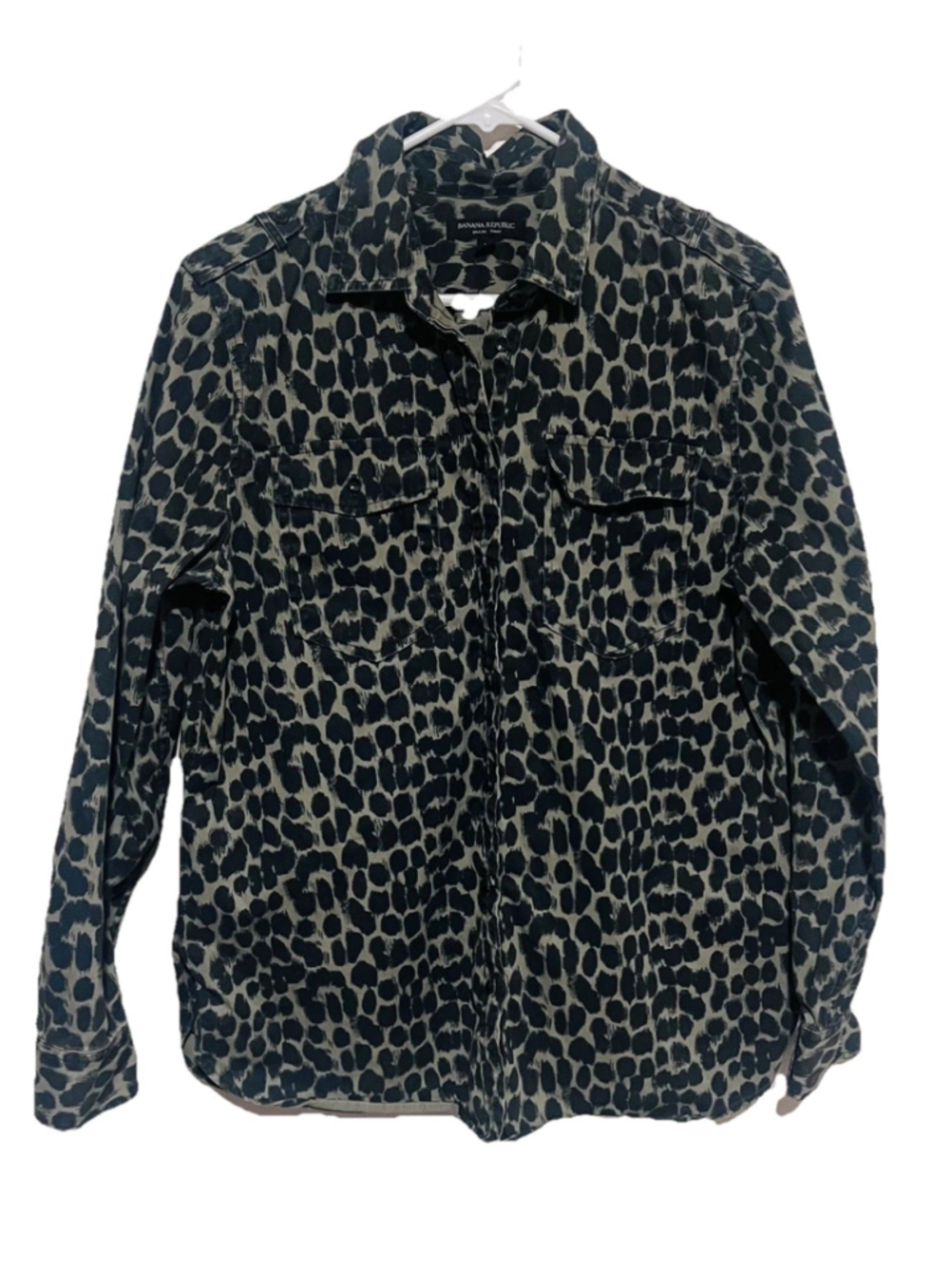 Banana Republic Dillon Shirt Women’s Medium Leopard Print Safari Button Up